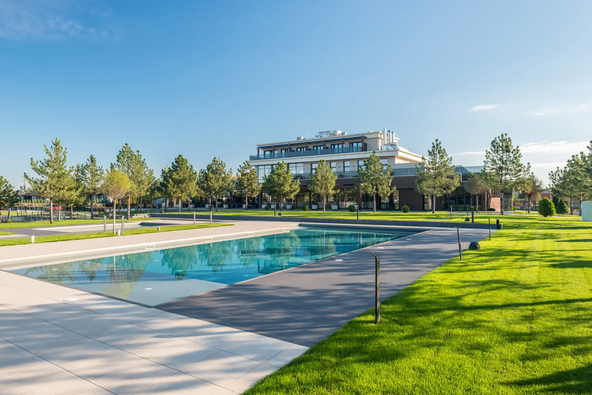 Piscine extérieure et jardins